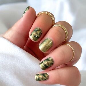Color Street | Glam-ouflage glitzy camouflage color shifts green to gold glitter